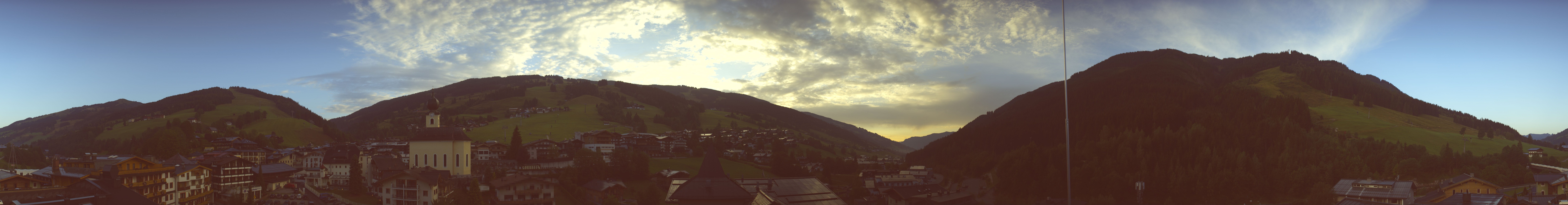 Archiv Foto Webcam Blick über Saalbach vom Alpinresort