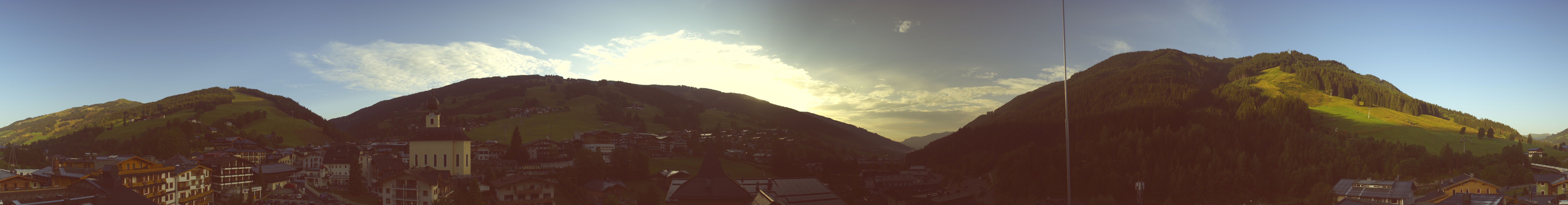Archiv Foto Webcam Blick über Saalbach vom Alpinresort