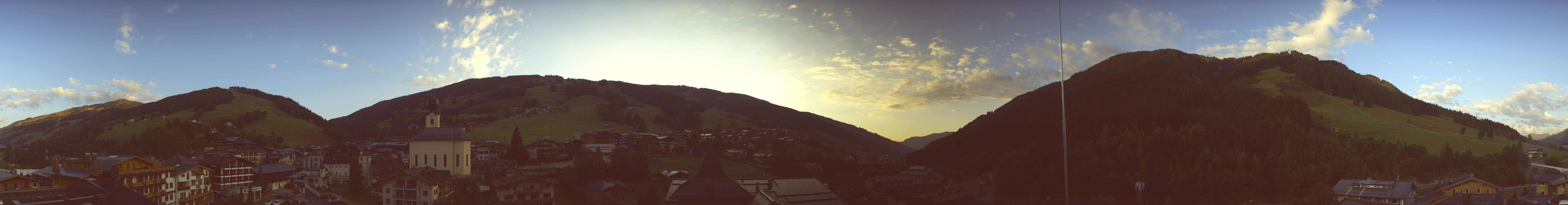 Archiv Foto Webcam Blick über Saalbach vom Alpinresort