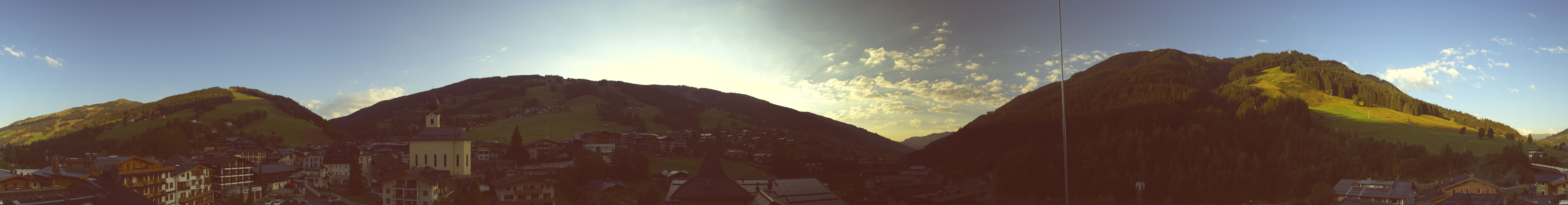 Archiv Foto Webcam Blick über Saalbach vom Alpinresort
