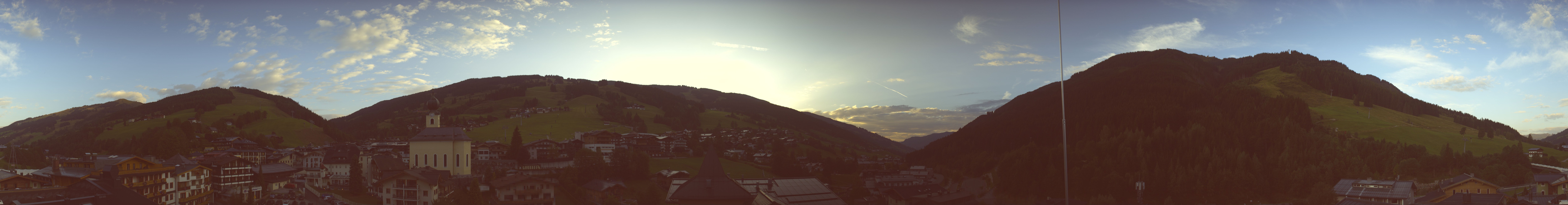 Archiv Foto Webcam Blick über Saalbach vom Alpinresort