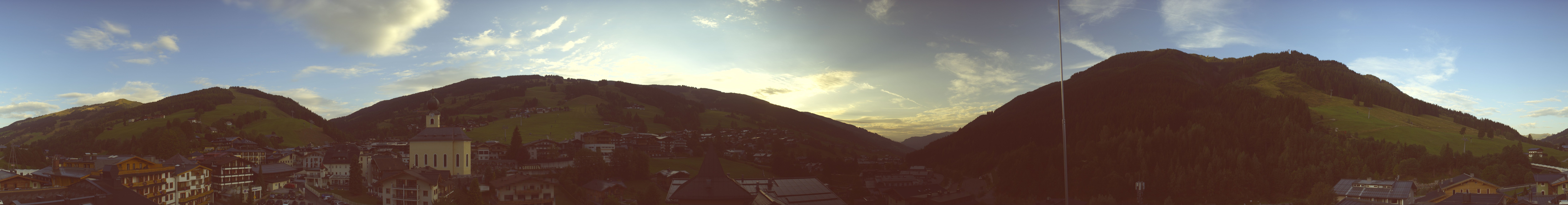 Archiv Foto Webcam Blick über Saalbach vom Alpinresort