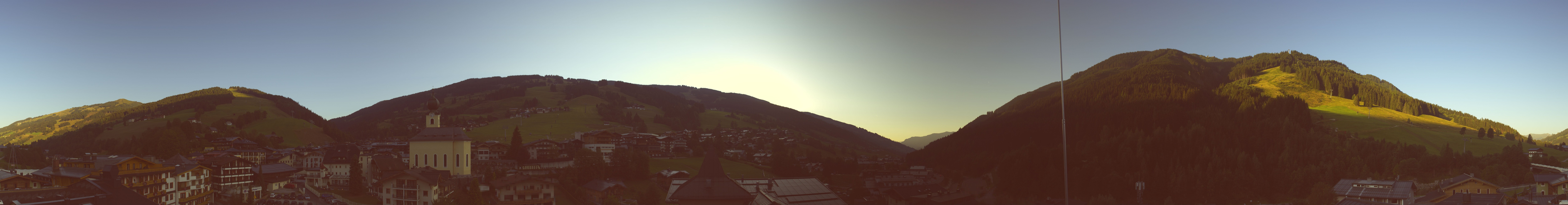 Archiv Foto Webcam Blick über Saalbach vom Alpinresort