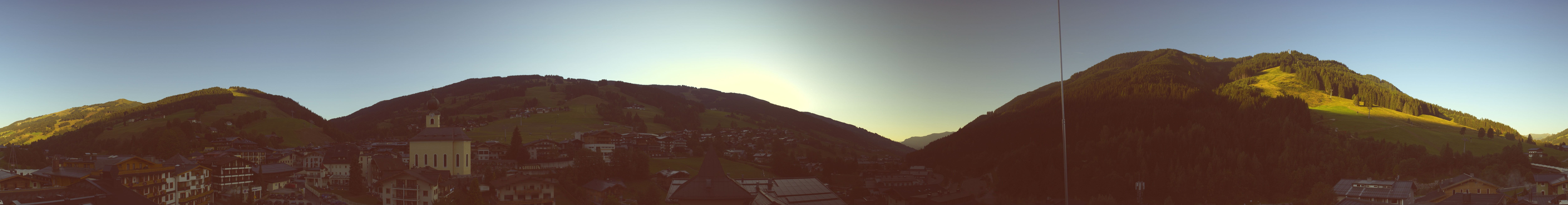 Archiv Foto Webcam Blick über Saalbach vom Alpinresort