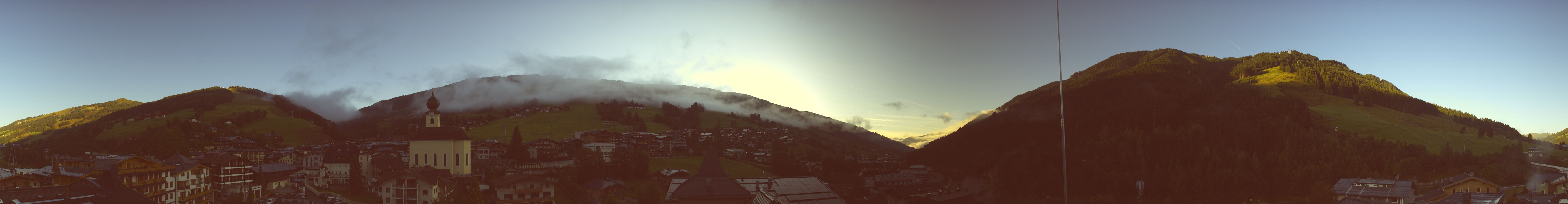 Archiv Foto Webcam Blick über Saalbach vom Alpinresort
