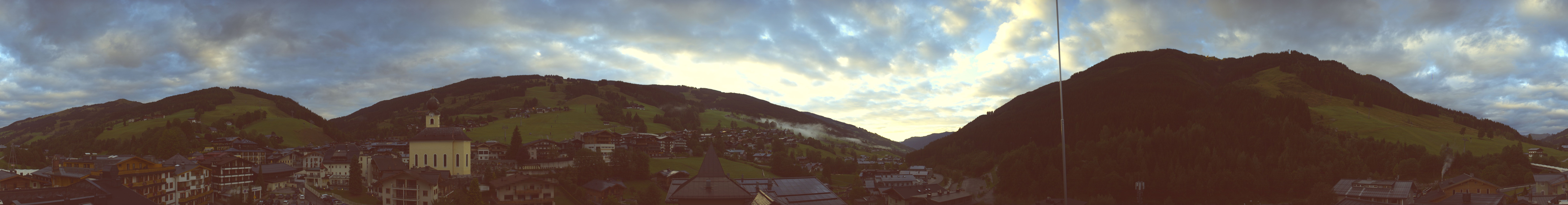 Archiv Foto Webcam Blick über Saalbach vom Alpinresort