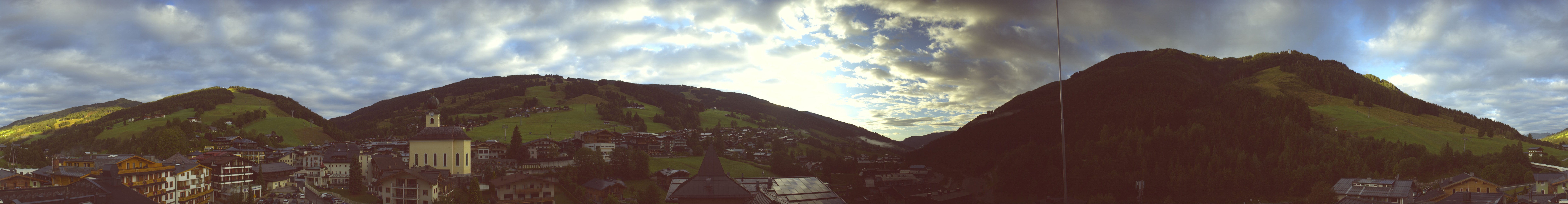 Archiv Foto Webcam Blick über Saalbach vom Alpinresort