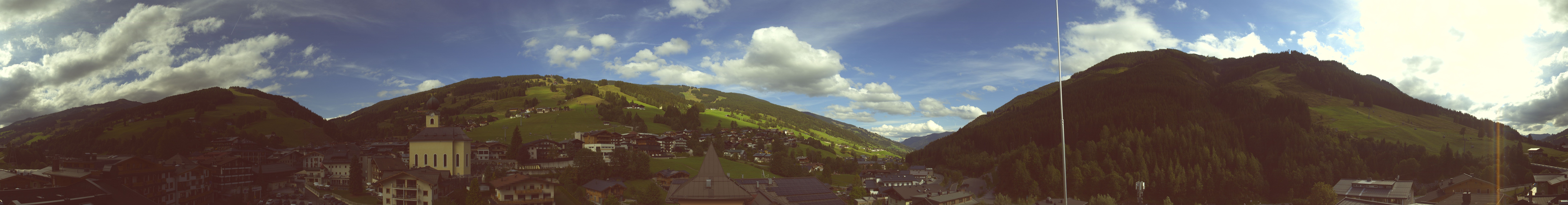 Archiv Foto Webcam Blick über Saalbach vom Alpinresort