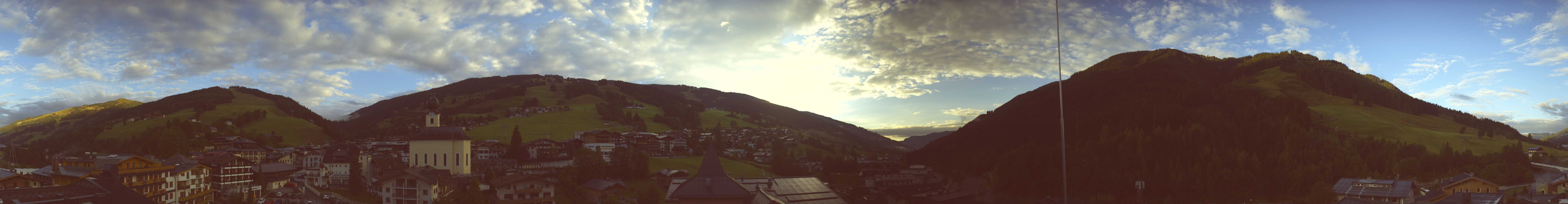 Archiv Foto Webcam Blick über Saalbach vom Alpinresort
