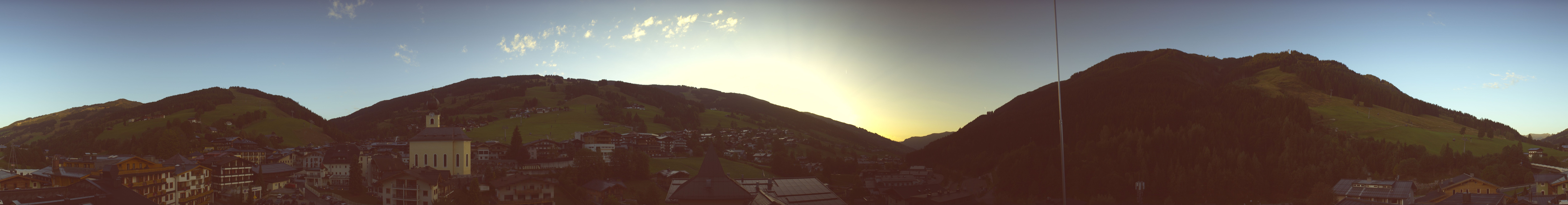 Archiv Foto Webcam Blick über Saalbach vom Alpinresort