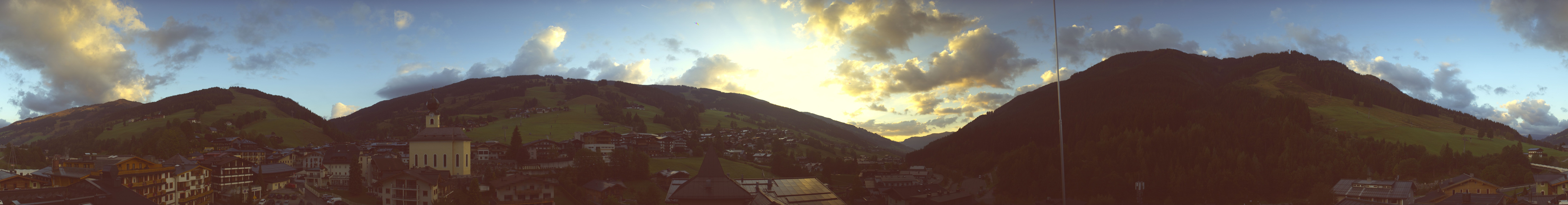 Archiv Foto Webcam Blick über Saalbach vom Alpinresort