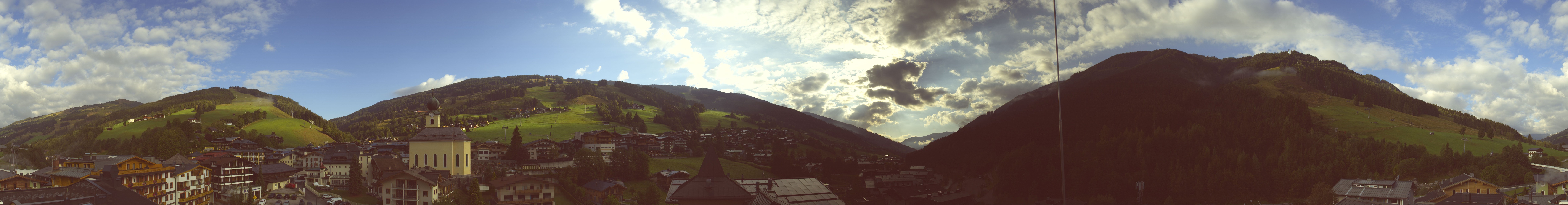 Archiv Foto Webcam Blick über Saalbach vom Alpinresort