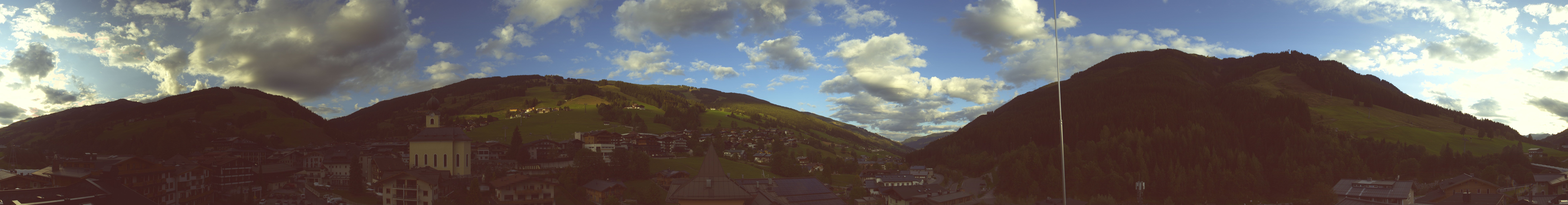 Archiv Foto Webcam Blick über Saalbach vom Alpinresort