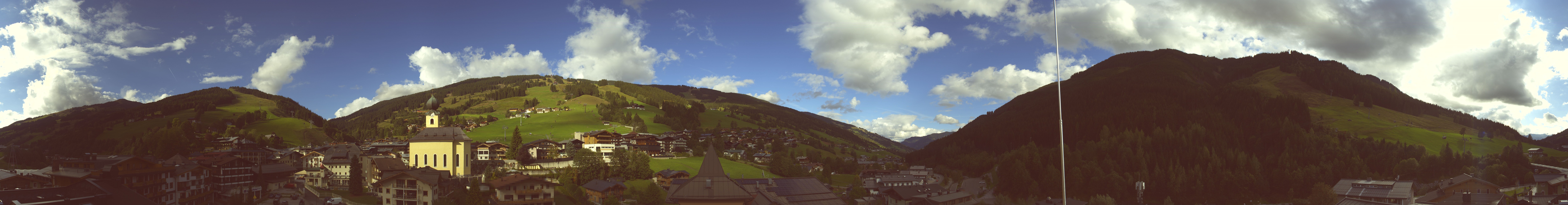 Archiv Foto Webcam Blick über Saalbach vom Alpinresort
