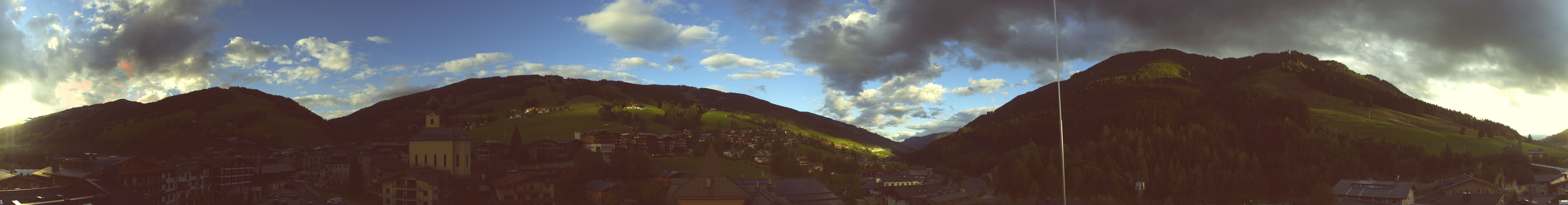 Archiv Foto Webcam Blick über Saalbach vom Alpinresort
