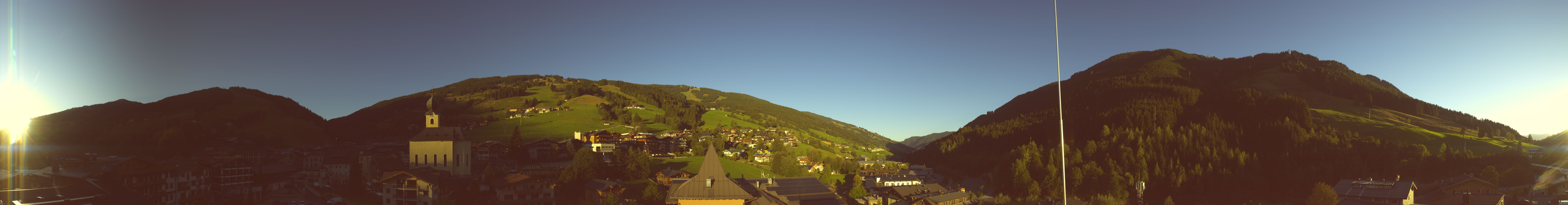 Archiv Foto Webcam Blick über Saalbach vom Alpinresort