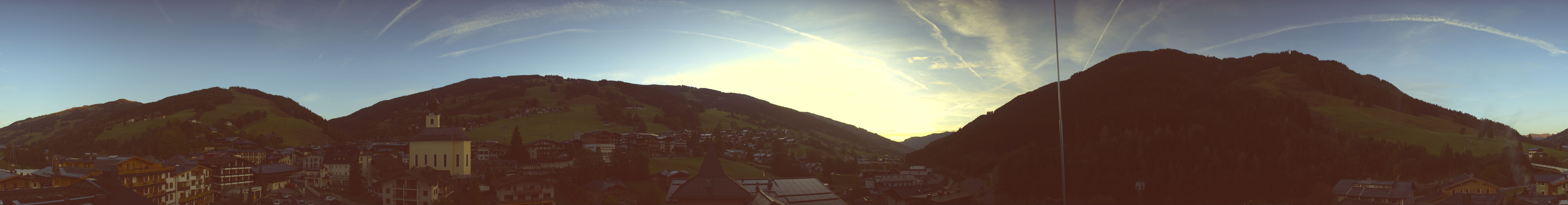 Archiv Foto Webcam Blick über Saalbach vom Alpinresort