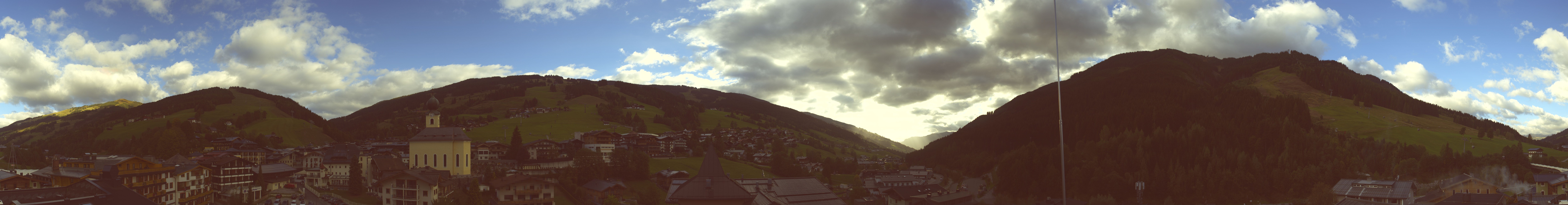 Archiv Foto Webcam Blick über Saalbach vom Alpinresort
