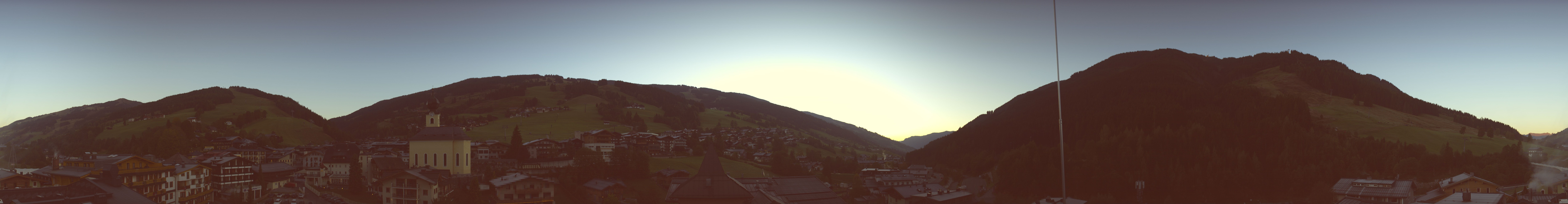 Archiv Foto Webcam Blick über Saalbach vom Alpinresort