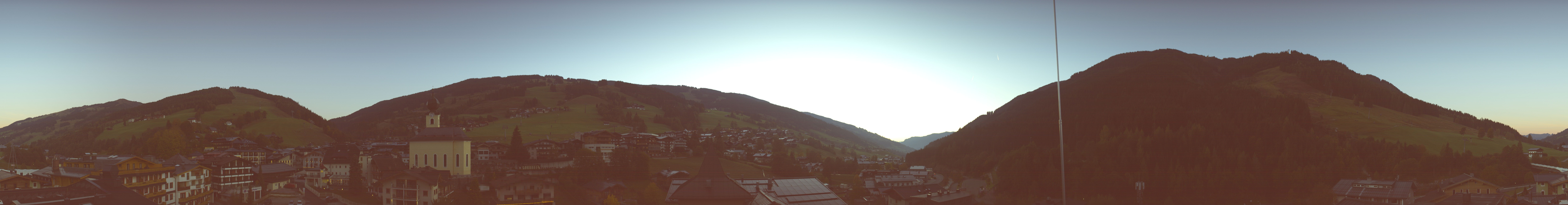 Archiv Foto Webcam Blick über Saalbach vom Alpinresort