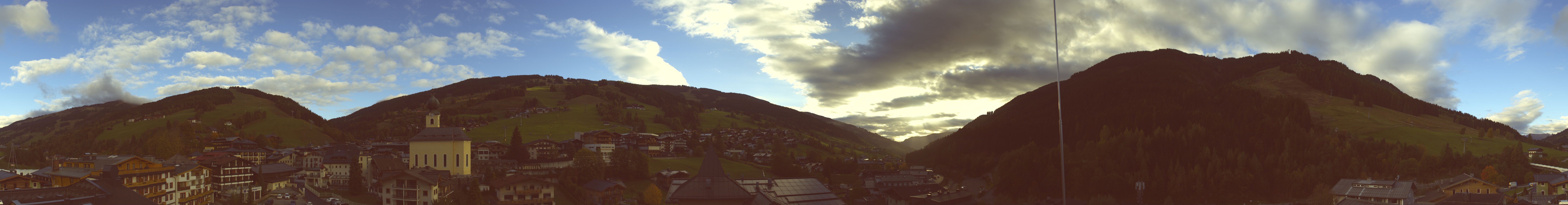 Archiv Foto Webcam Blick über Saalbach vom Alpinresort