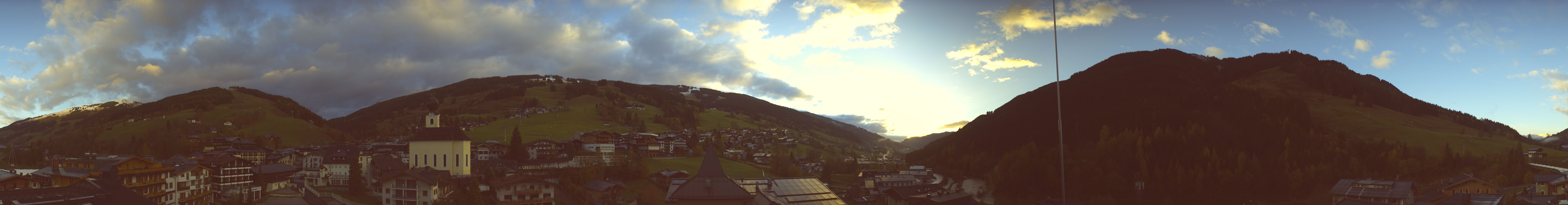 Archiv Foto Webcam Blick über Saalbach vom Alpinresort