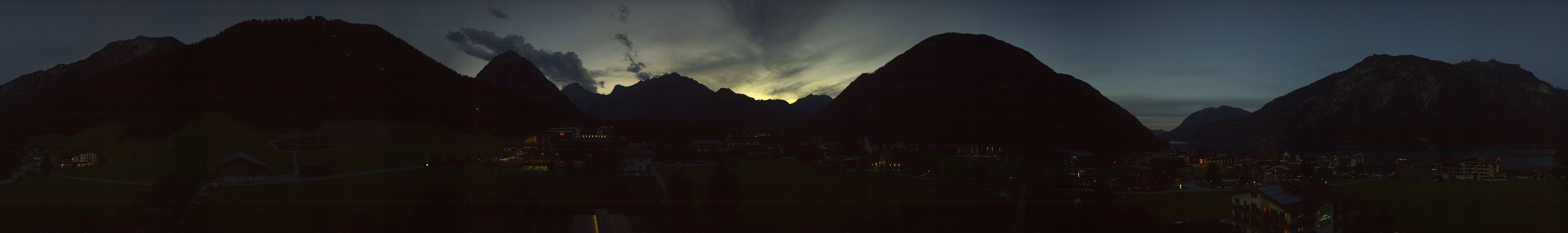 Archived image Webcam Panorama of Pertisau and Achensee