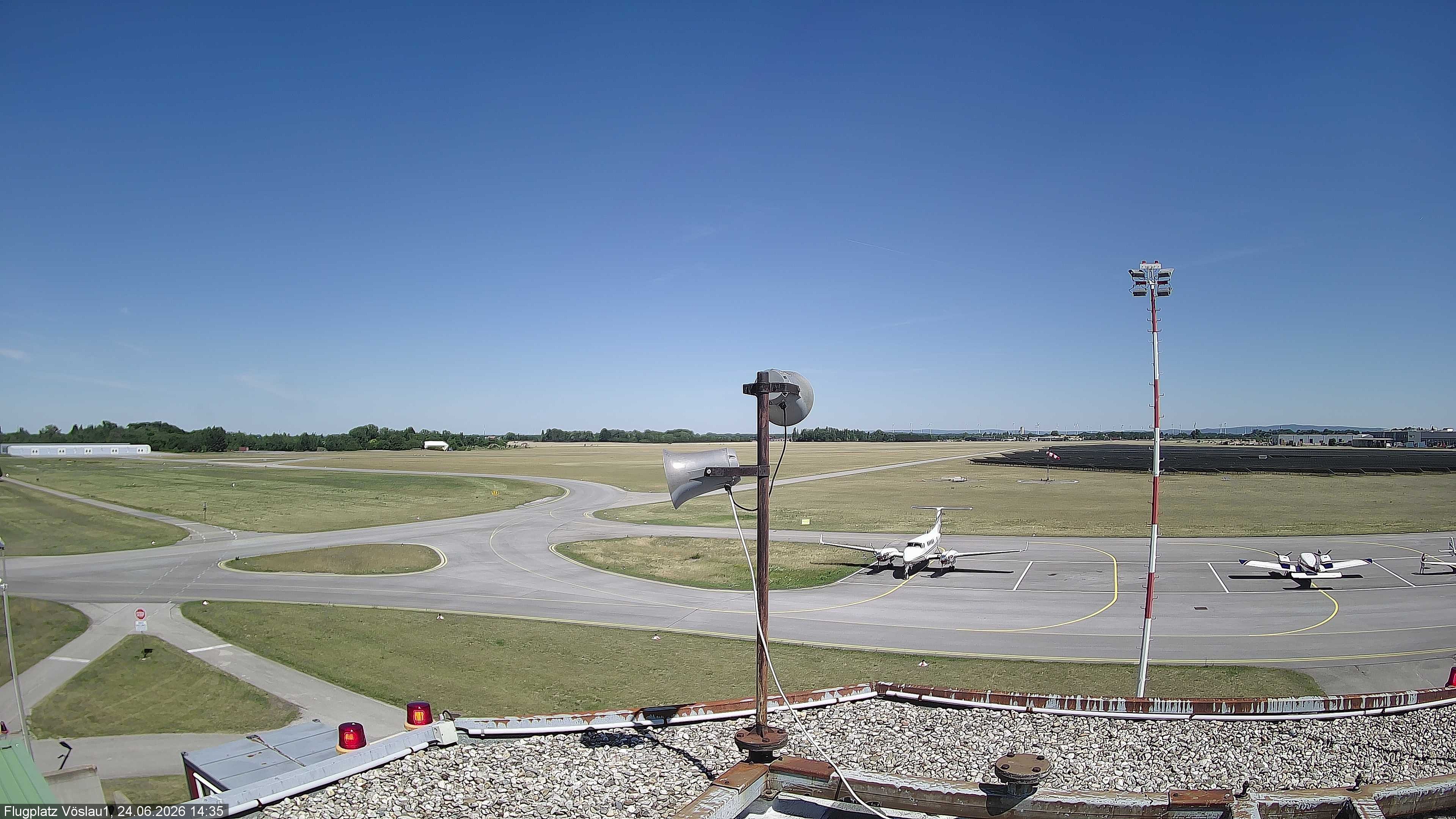 Archiv Foto Webcam Blick auf Flugplatz Bad Vöslau-Kottingbrunn