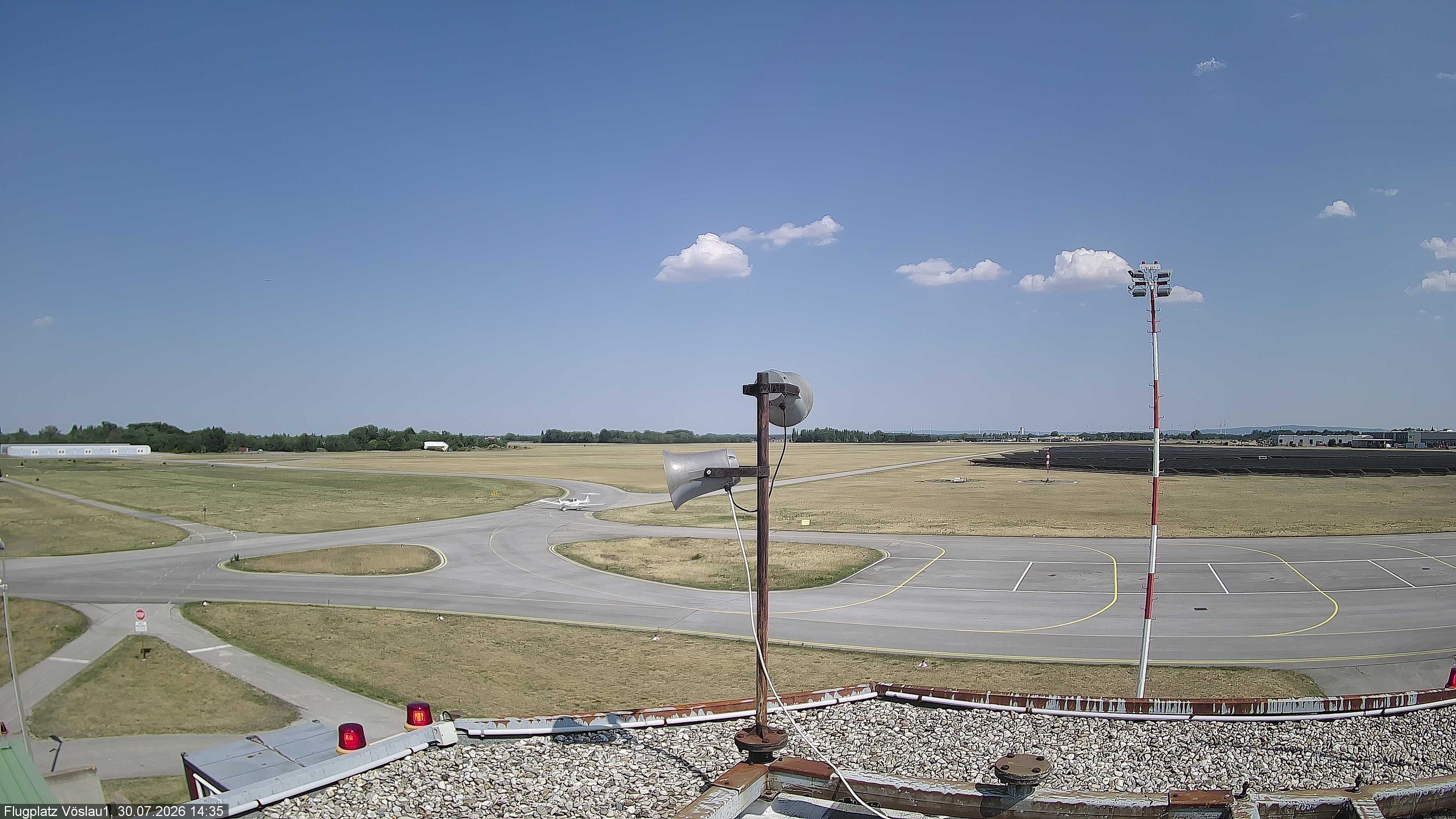 Archiv Foto Webcam Blick auf Flugplatz Bad Vöslau-Kottingbrunn