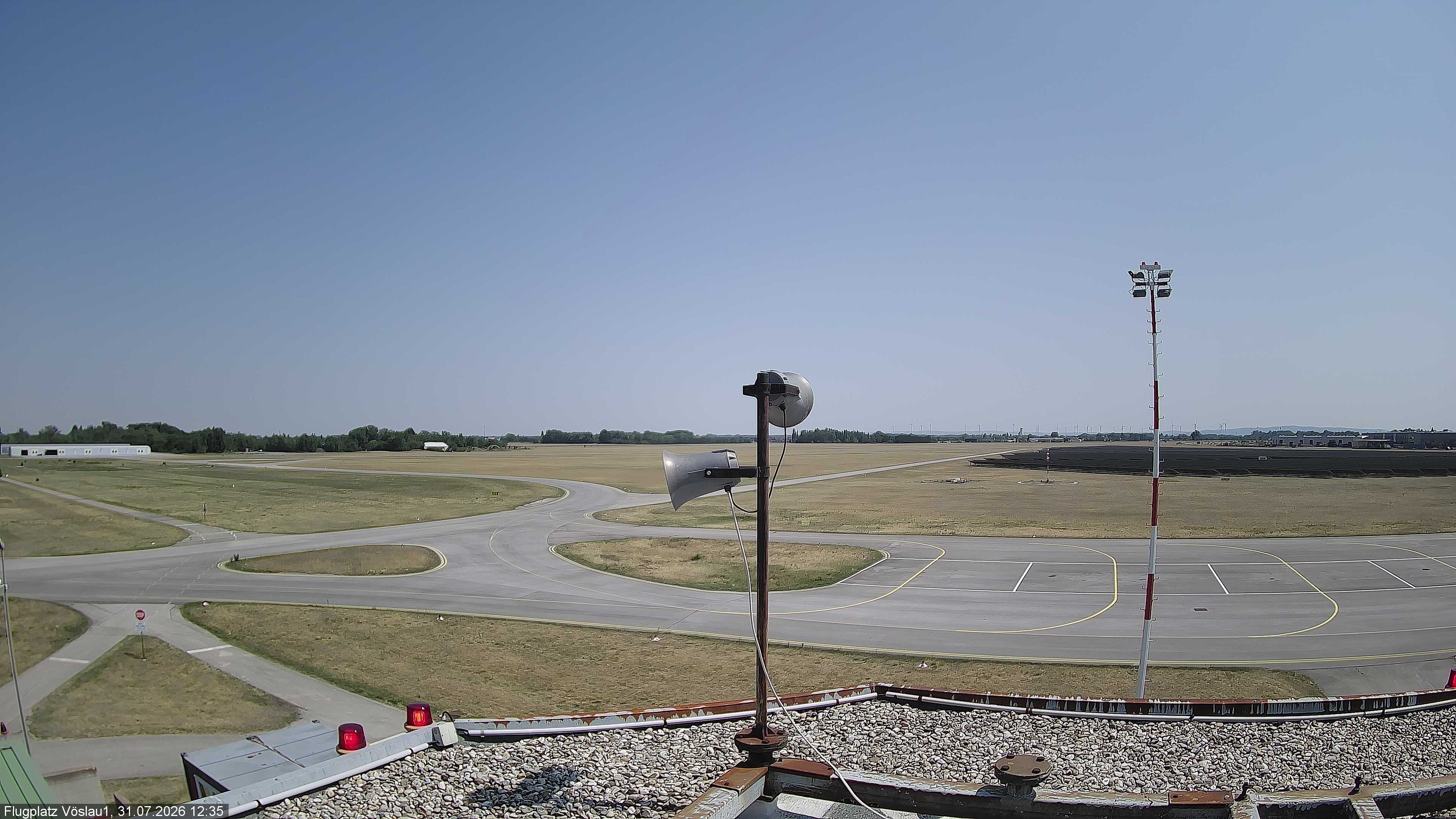 Archiv Foto Webcam Blick auf Flugplatz Bad Vöslau-Kottingbrunn
