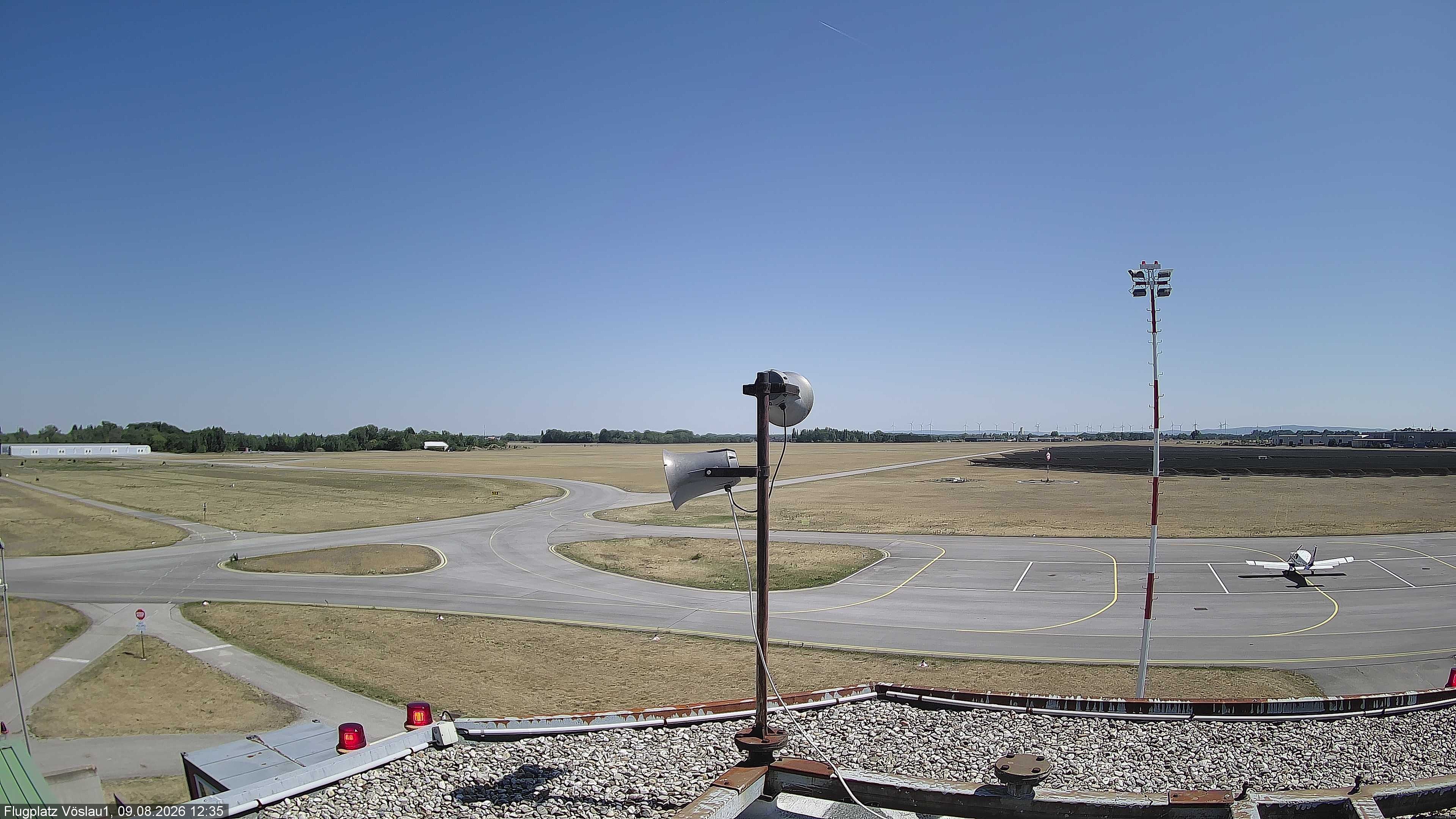 Archived image Webcam View Kottingbrunn Airfield
