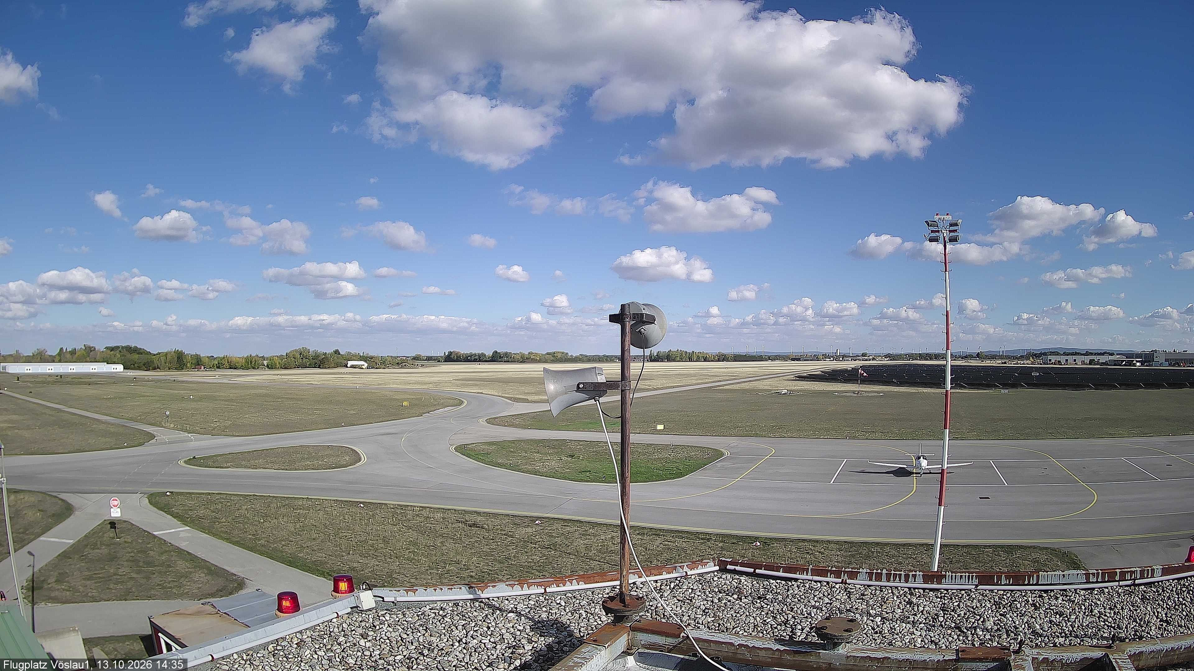 Archiv Foto Webcam Blick auf Flugplatz Bad Vöslau-Kottingbrunn
