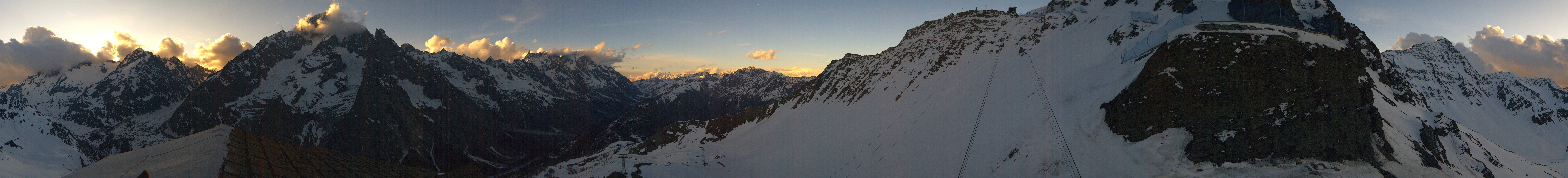 Archiv Foto Webcam ARP Aussichtsplattform Courmayeur