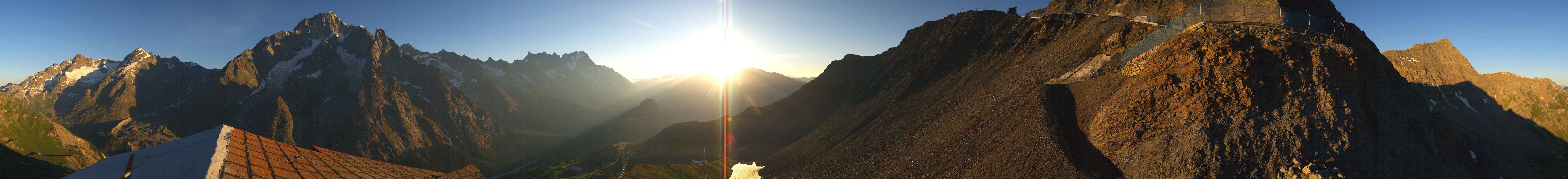 Archived image Webcam Courmayeur Panorama