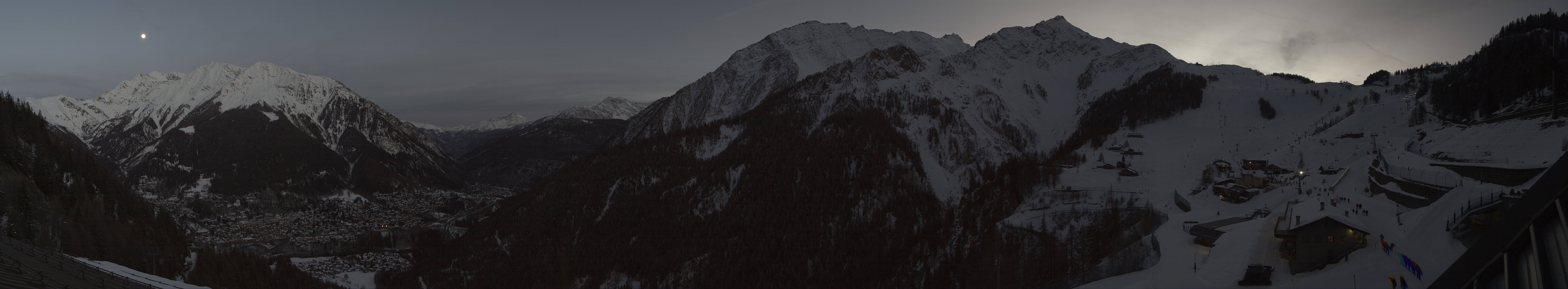 Archiv Foto Webcam Checrouit Panoramablick, Courmayeur