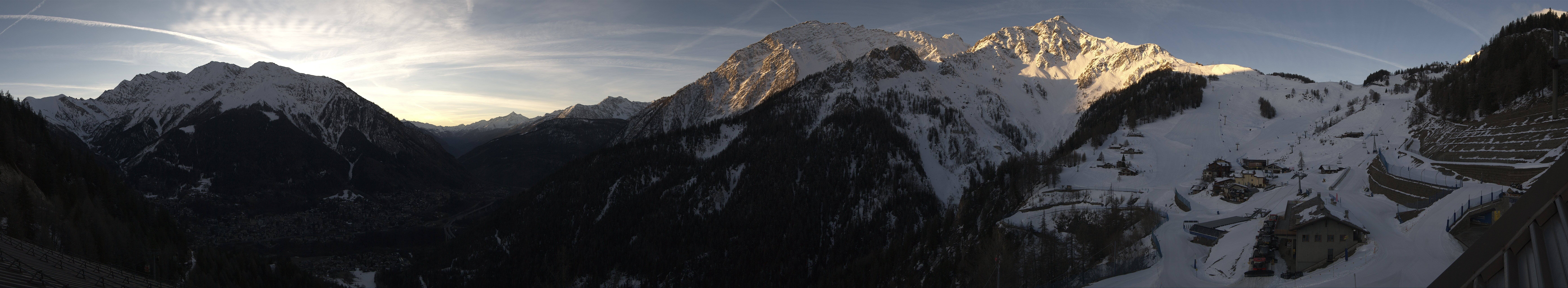 Archiv Foto Webcam Checrouit Panoramablick, Courmayeur
