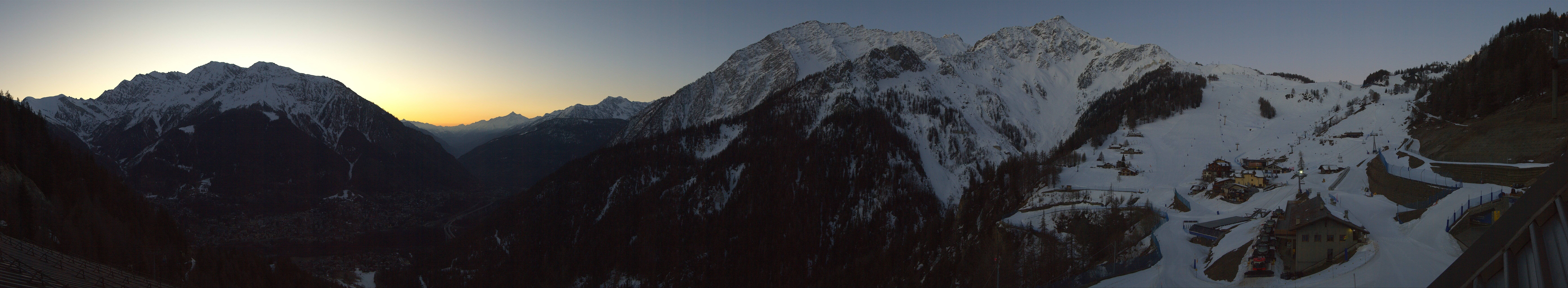 Archiv Foto Webcam Checrouit Panoramablick, Courmayeur