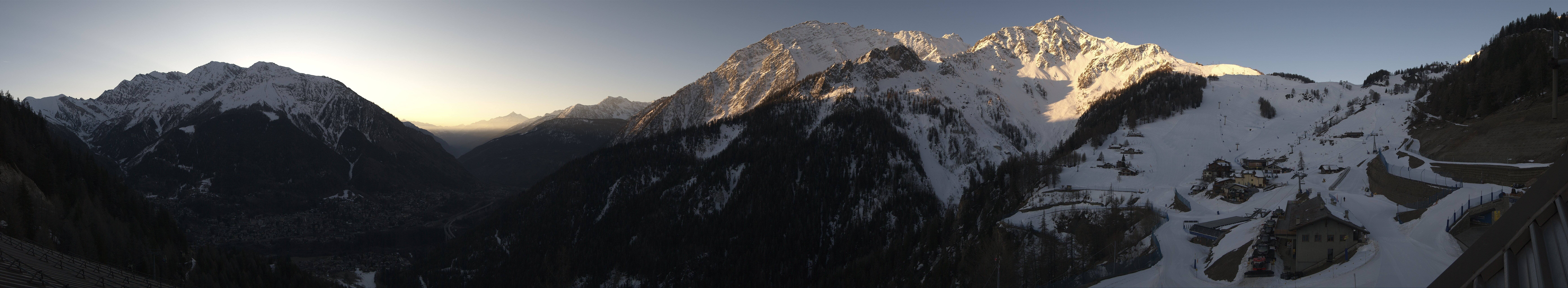 Archiv Foto Webcam Checrouit Panoramablick, Courmayeur