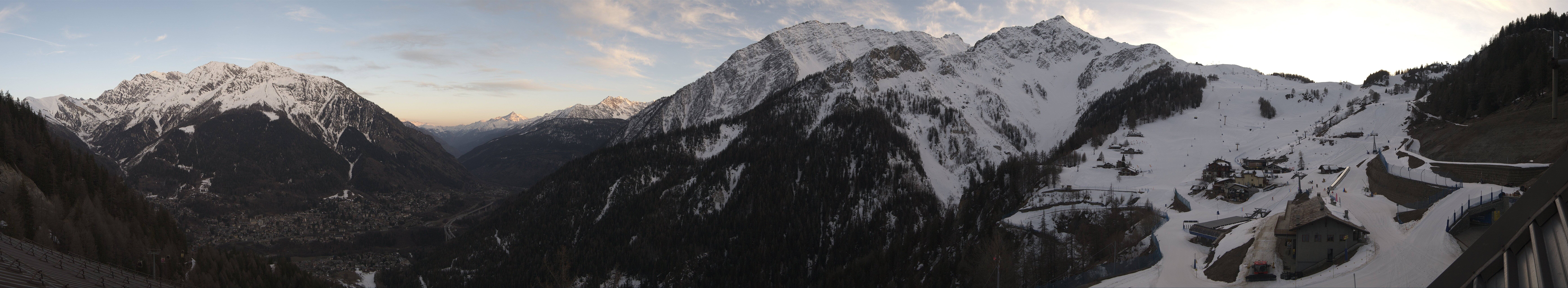 Archiv Foto Webcam Checrouit Panoramablick, Courmayeur