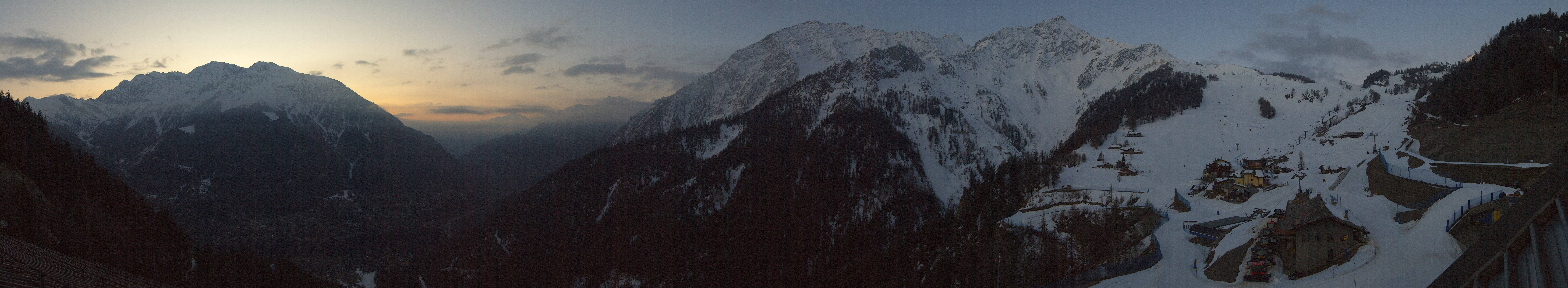 Archiv Foto Webcam Checrouit Panoramablick, Courmayeur