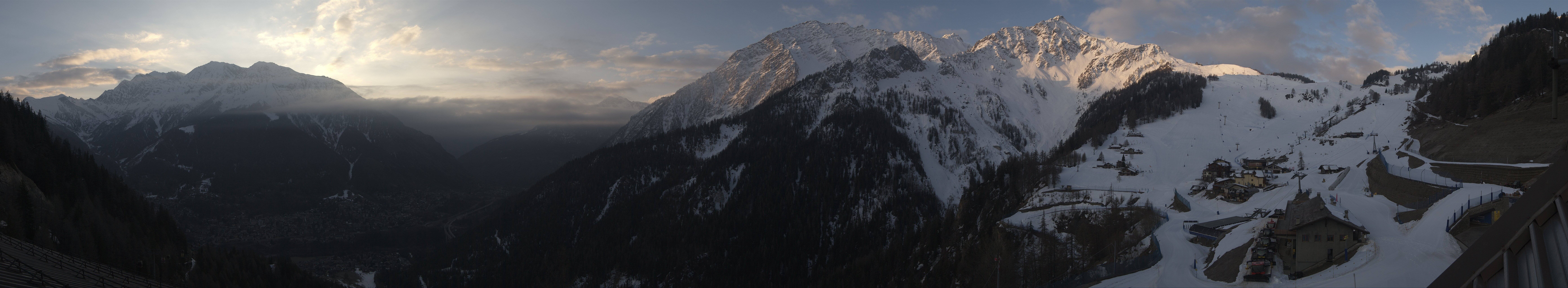 Archiv Foto Webcam Checrouit Panoramablick, Courmayeur