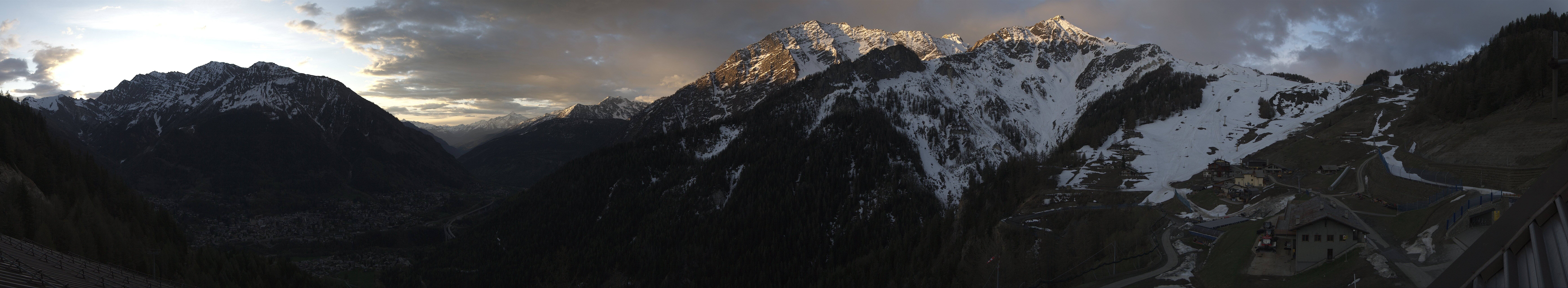 Archiv Foto Webcam Checrouit Panoramablick, Courmayeur