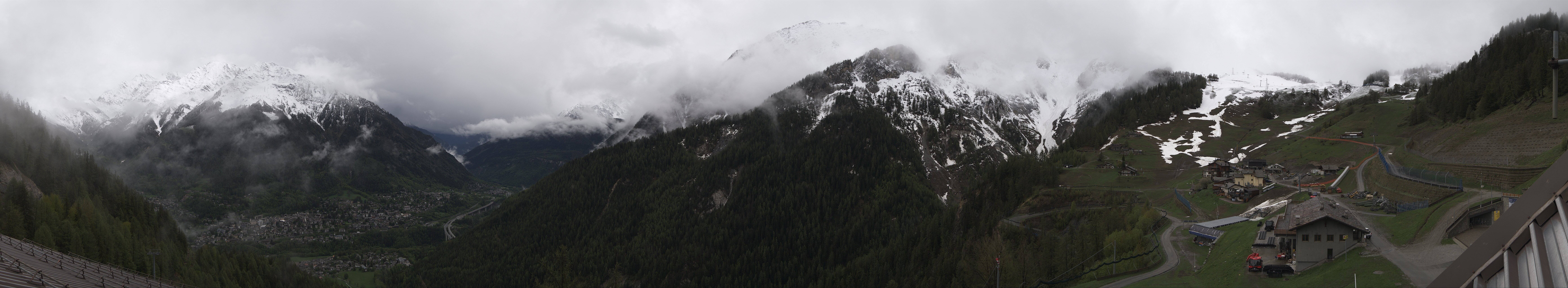 Archived image Webcam Panorama over Checrouit Courmayeur