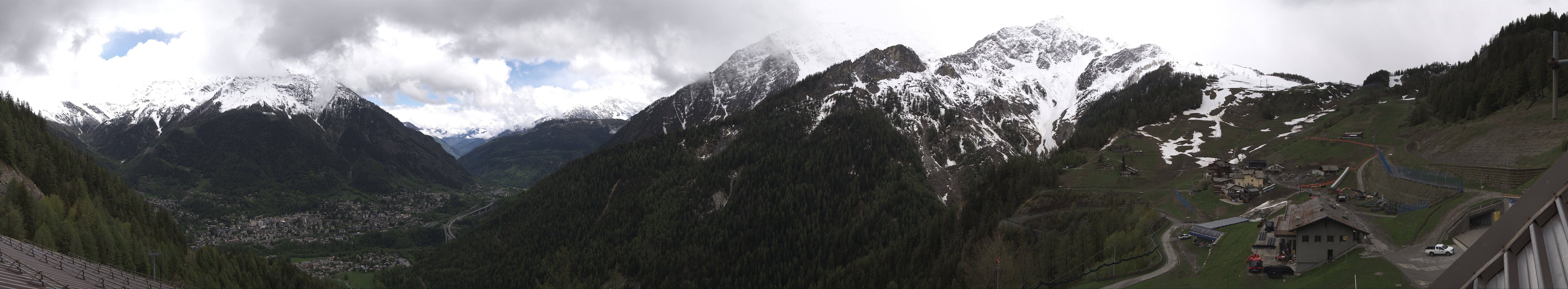 Archiv Foto Webcam Checrouit Panoramablick, Courmayeur