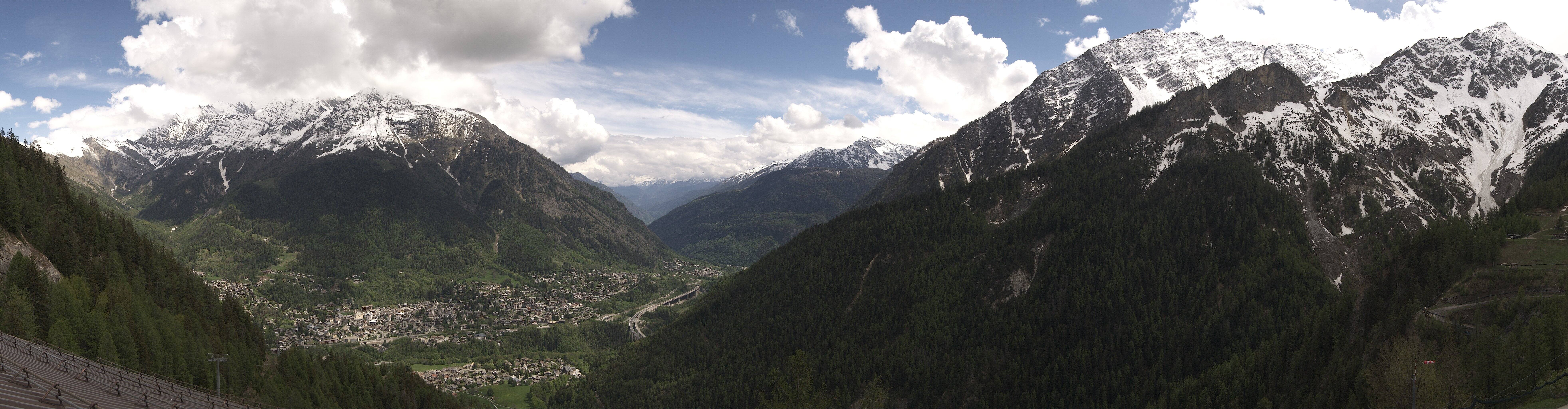 Archiv Foto Webcam Checrouit Panoramablick, Courmayeur