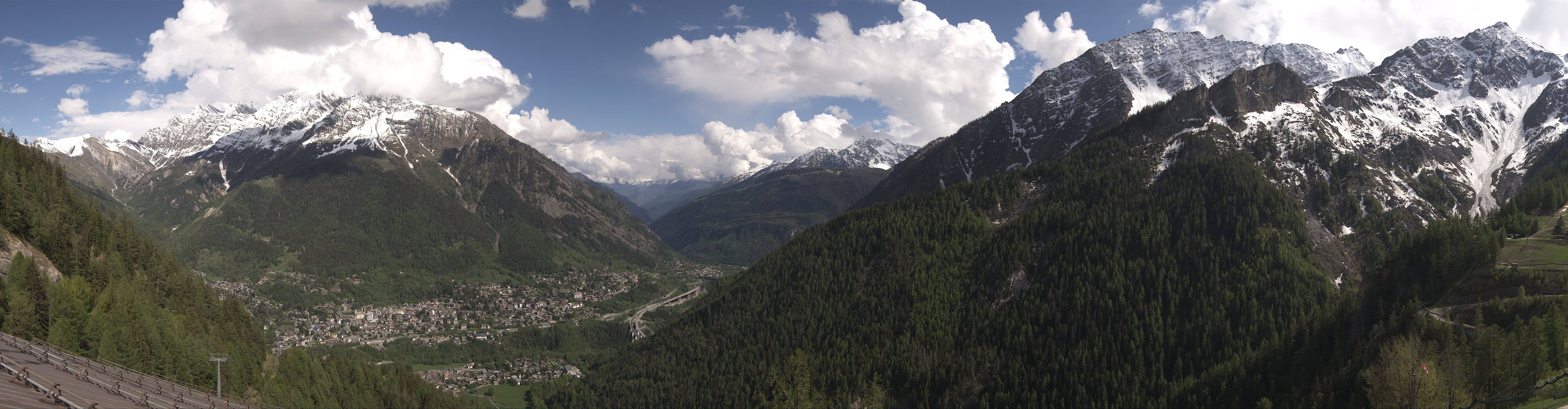 Archiv Foto Webcam Checrouit Panoramablick, Courmayeur