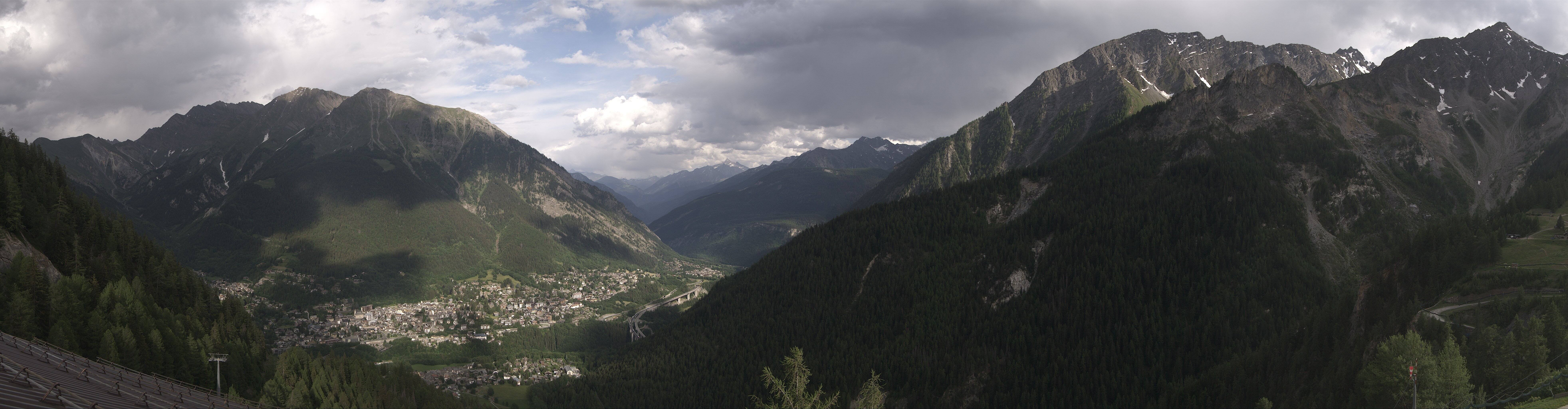 Archiv Foto Webcam Checrouit Panoramablick, Courmayeur