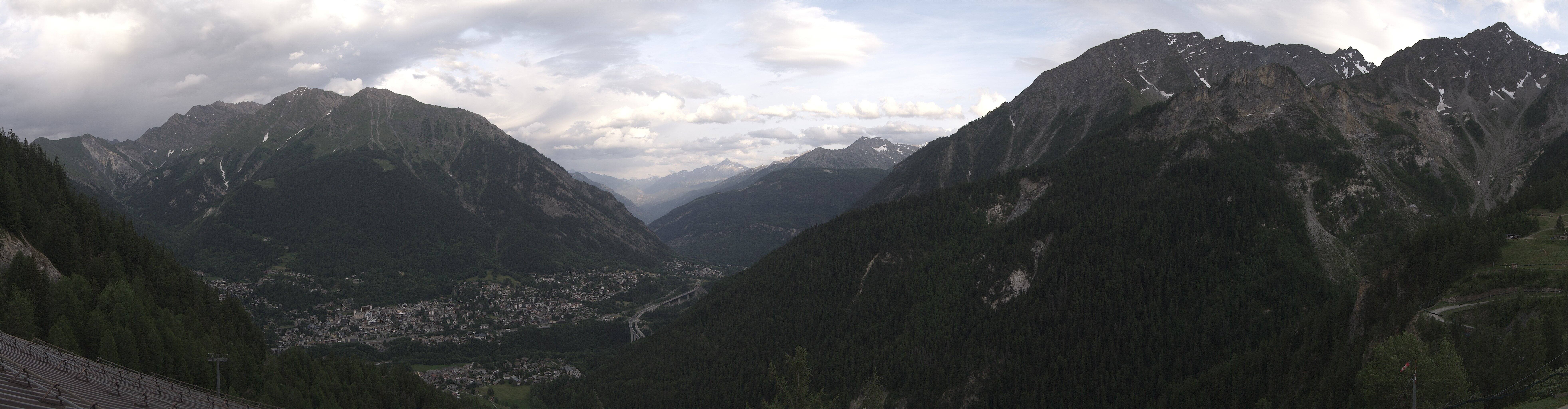 Archiv Foto Webcam Checrouit Panoramablick, Courmayeur