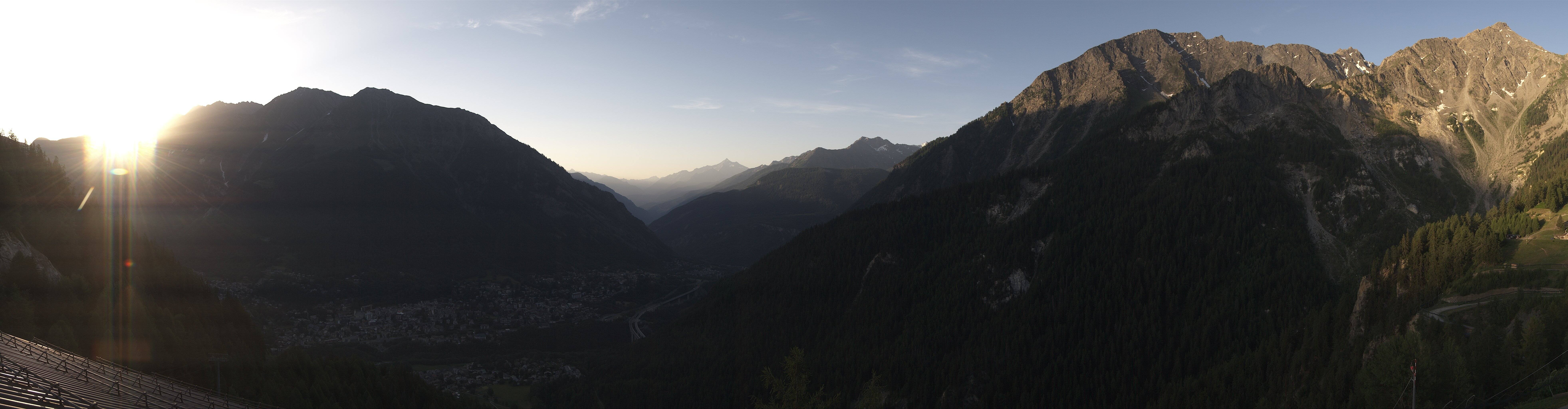Archived image Webcam Panorama over Checrouit Courmayeur