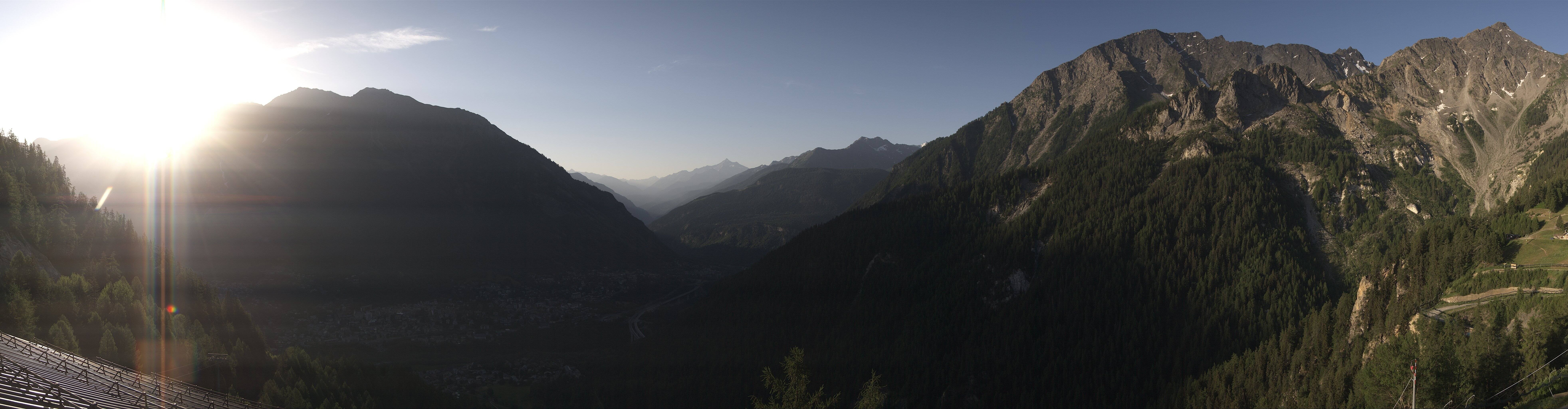 Archived image Webcam Panorama over Checrouit Courmayeur